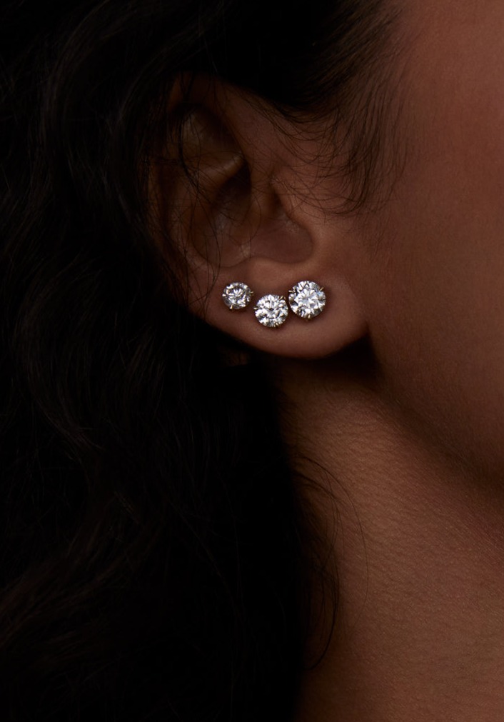 June round stud earrings diamond